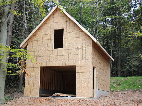 Detached 11/2 car garage