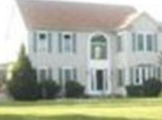 27 Plains Field Dr, Dartmouth, MA 02748