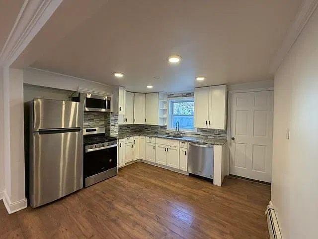 2 bed, 2.0 bath, 1100 sqft, $2,950 — Photo 2