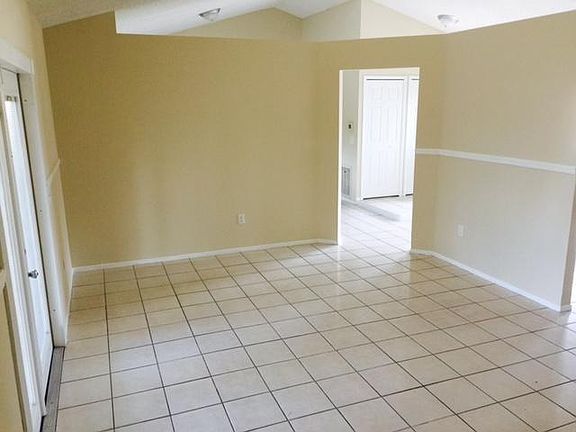 4th image of 451 SW Lairo Ave