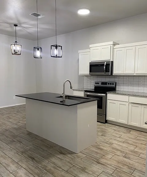 814 Chase Ln — Photo 3