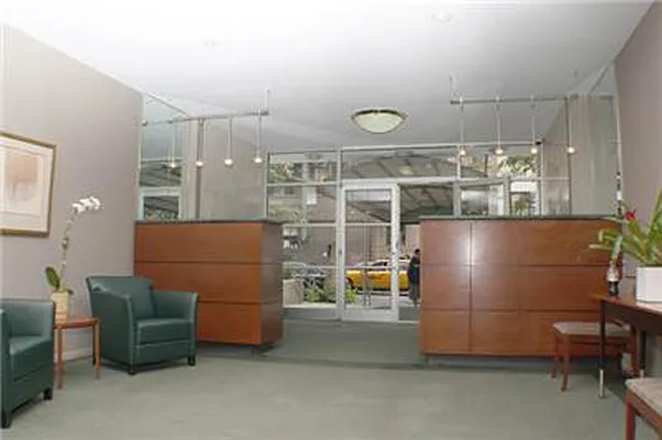 Sold by R New York | media 5