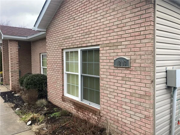 1203 Seminole Cir, Beaver Falls, PA 15010