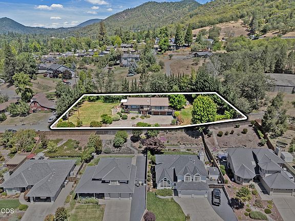 2nd image of 1438 NE Sherman Ln