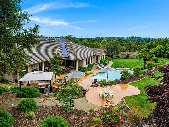2nd image of 2605 Vineyard Dr