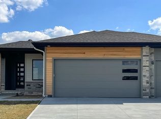 28510 Jessie Cir, Valley, NE 68064