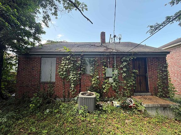 3rd image of 1355 Ethlyn Ave