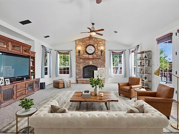 3rd image of 714 Foxwood Ct