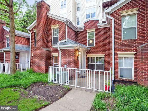 2nd image of 1625 International Dr Unit Th5