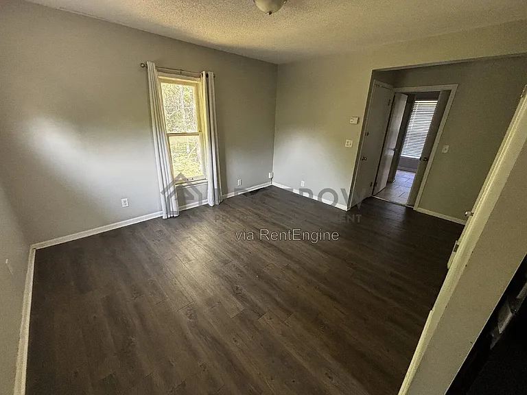 354 Holmdene Blvd NE — Photo 3