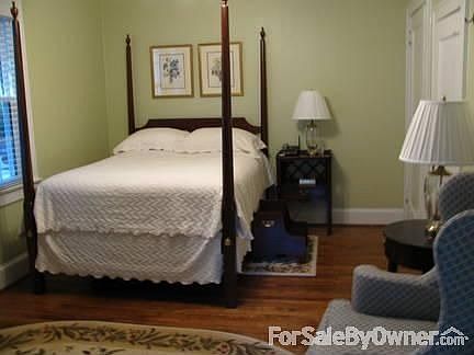 Master Bedroom
						:
						Spacious closet and seating area.