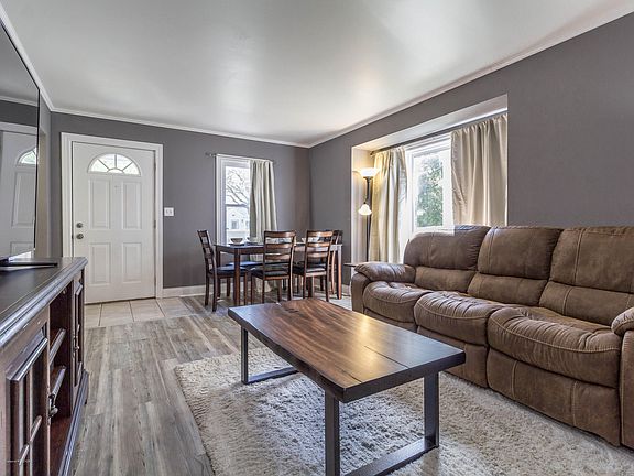 4th image of 1120 Loraine Ave