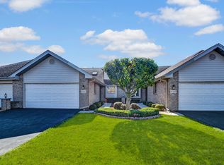 18445 Lakeview Cir E, Tinley Park, IL 60477