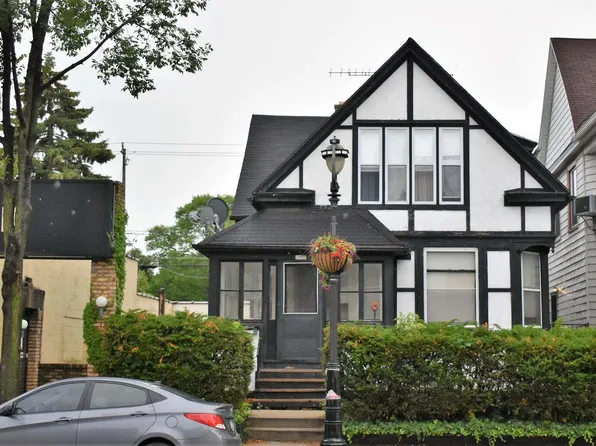 2959 N Oakland Ave, Milwaukee, WI 53211