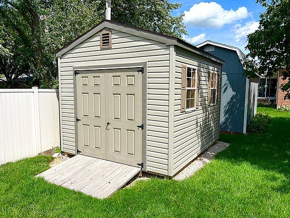 3rd image of 304 Mound St