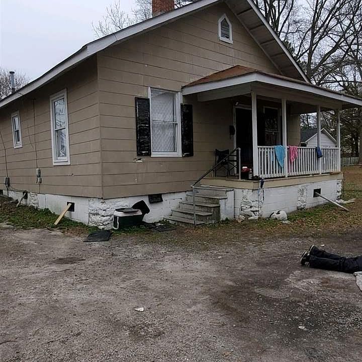 2nd image of 615 Vaughan St