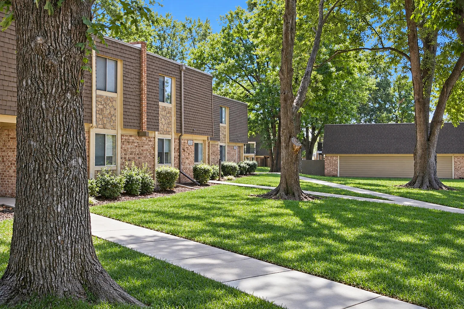 Preston Court Apartment Homes — Photo 4