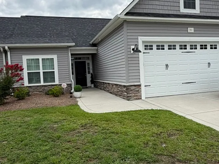 311 Oak Pointe Cir E — Photo 1