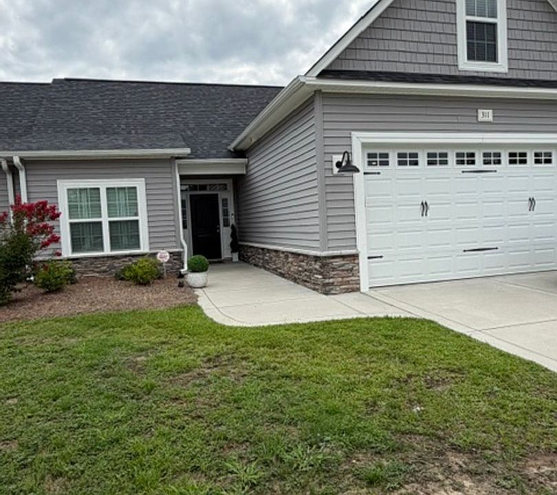 1st image of 311 Oak Pointe Cir E