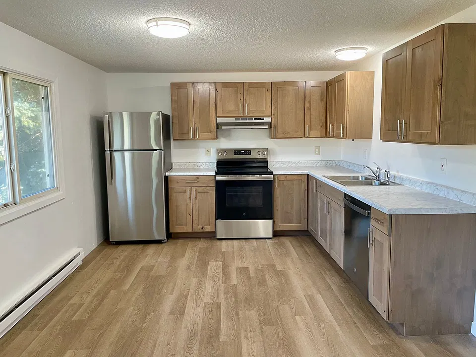 1115-1121 E 5th St