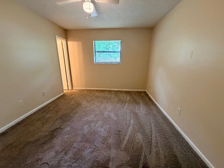 3902 Danube Cir — Photo 18