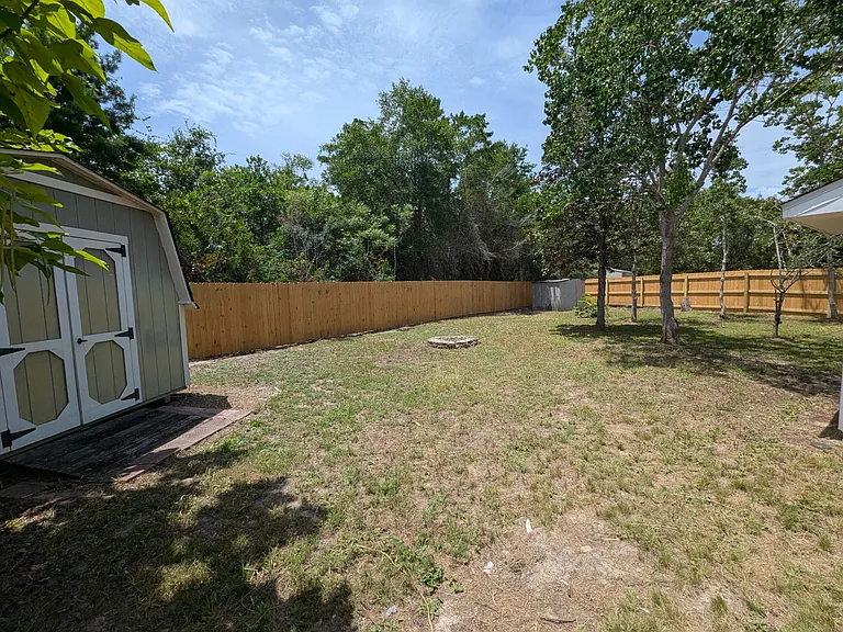 7592 Chablis Cir — Photo 21