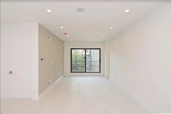 Rented by Elite NY Holdings | media 41