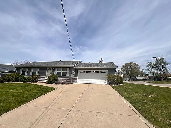 3rd image of 2205 W Kensington Dr
