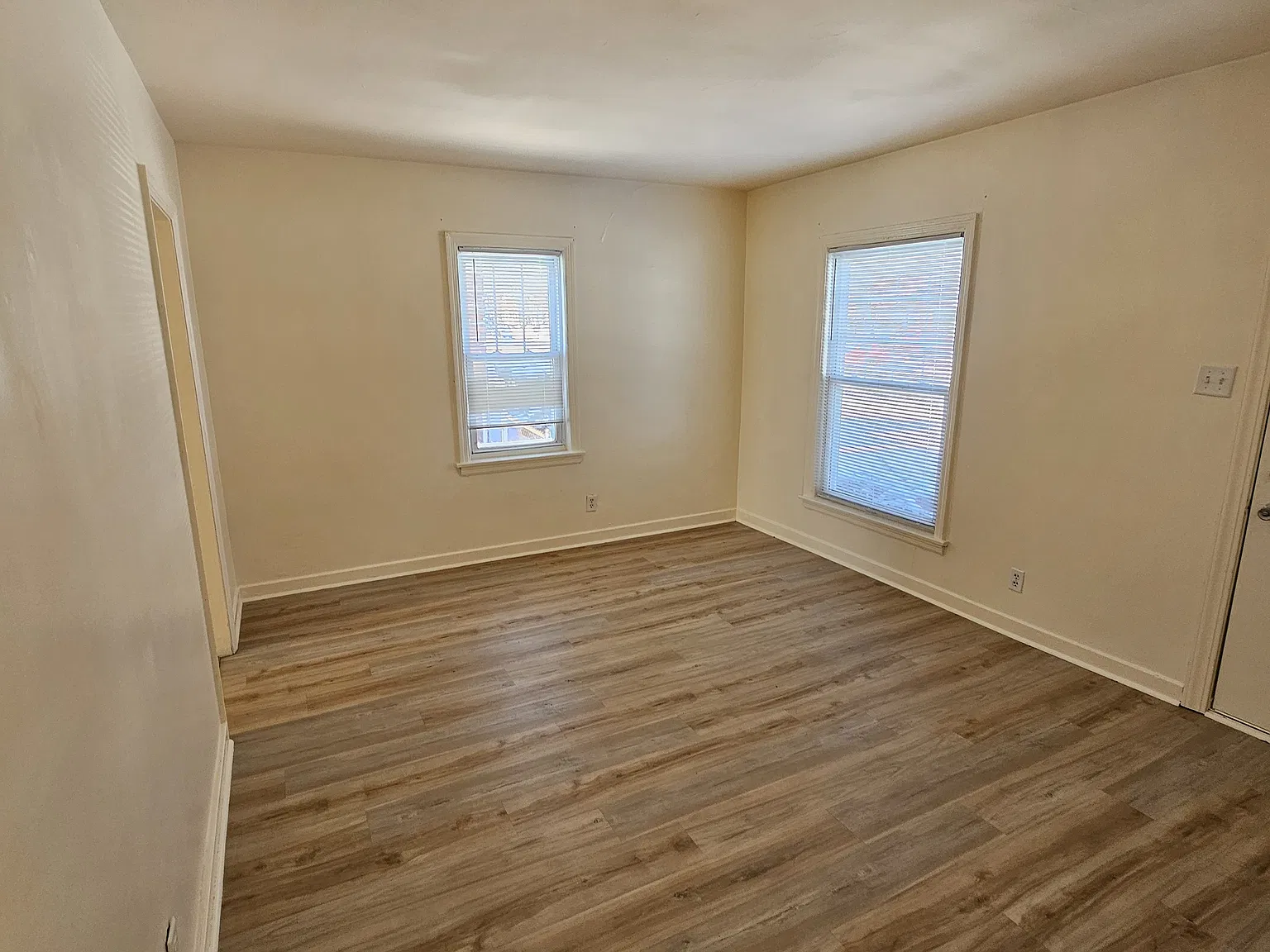 2 bed, 1000 sqft, $1,600 — Photo 4