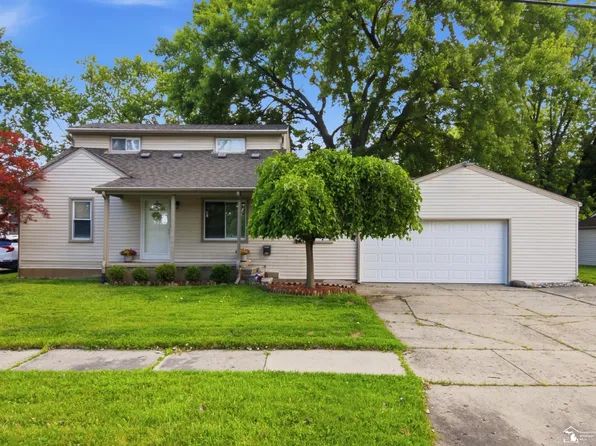 26427 Beaconsfield St, Roseville, MI 48066