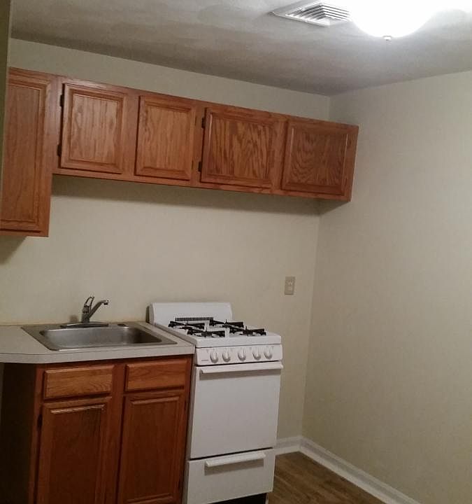 Unit has new full-size stove, not shown in picture