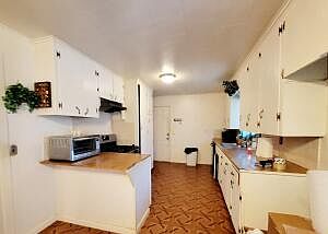 5th image of 308 Mountain St