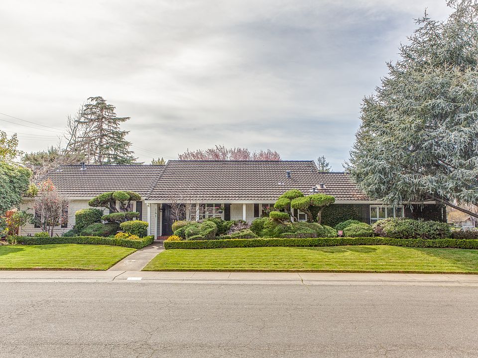 1st image of 141 Clunie Dr
