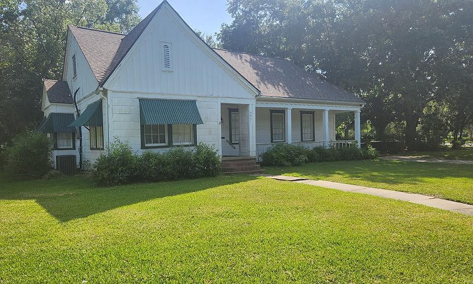 1st image of 3901 Forest Dr