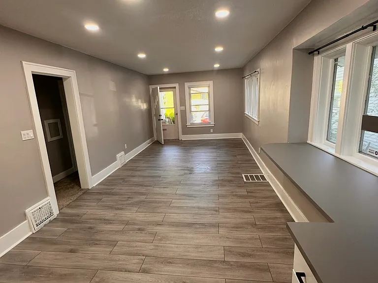 2029 Huizen Ave SW — Photo 3