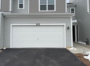 302 Kingsport Dr #302, South Elgin, IL 60177