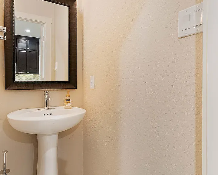 3831 Harry Wurzbach Rd #21 — Photo 24