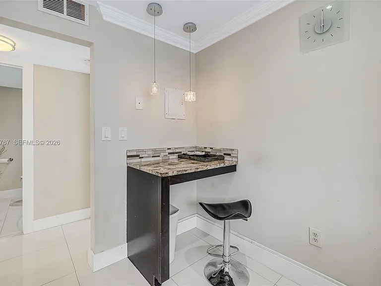 618 Euclid Ave #204 — Photo 13