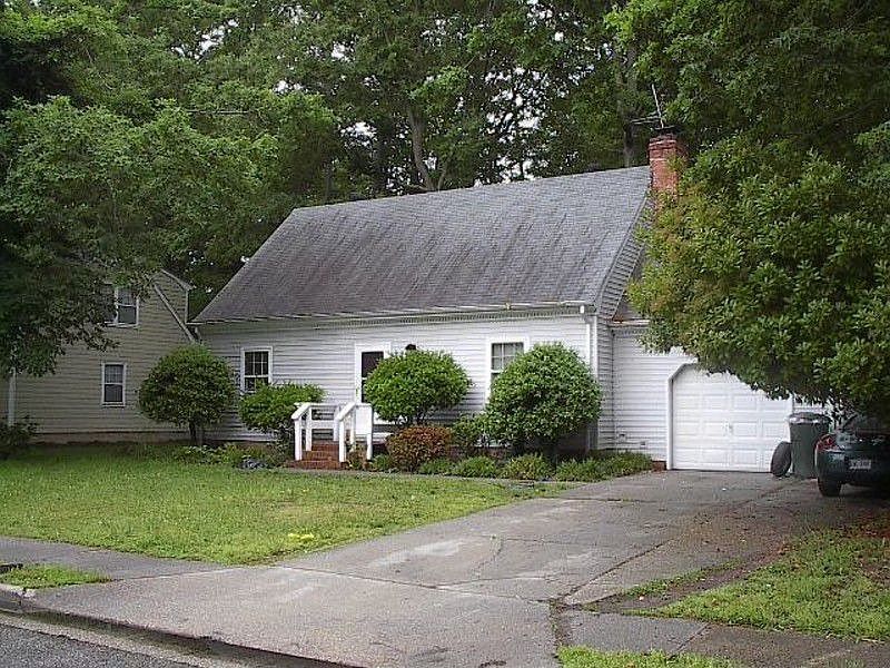 1st image of 215 Windsor Castle Dr