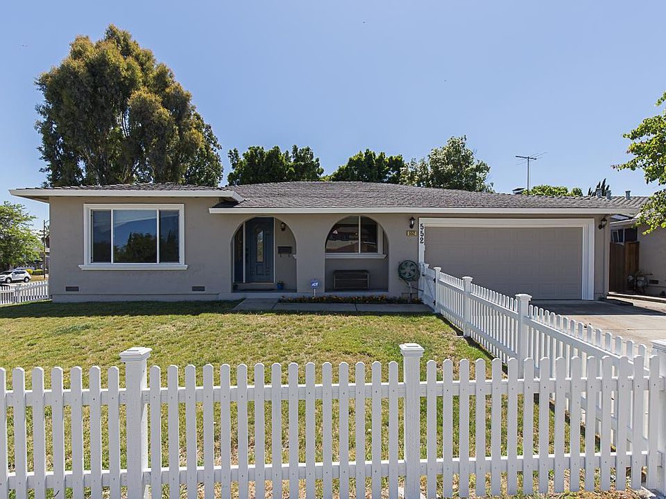 1st image of 552 Hyde Park Dr