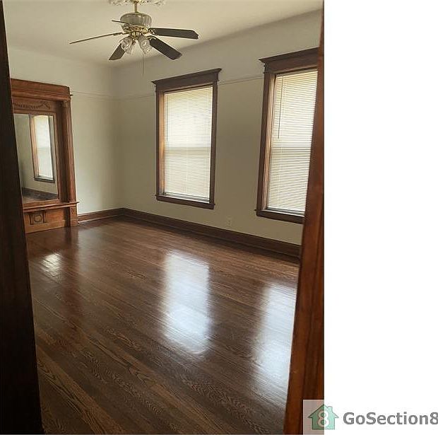 1st image of 4556 S Prairie Ave #1