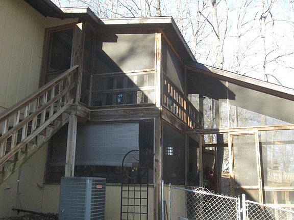 4th image of 1612 Southshire Ln