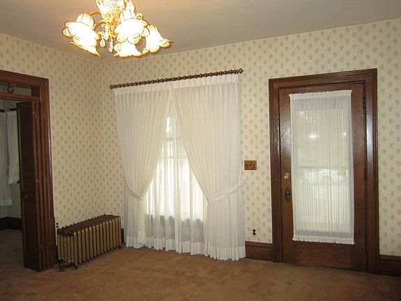 5th image of 608 Grant St
