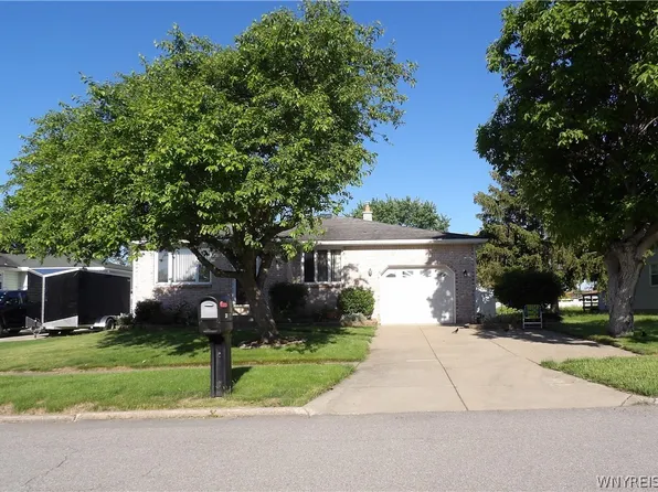 30 Sherry Dr, Depew, NY 14043