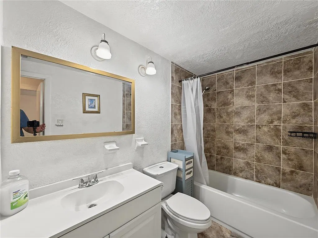 2 bed, 1.0 bath, 810 sqft, $1,495 — Photo 4