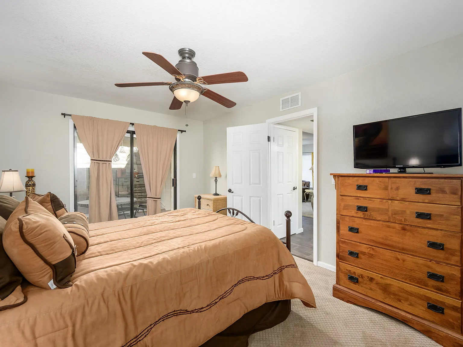 2 bed, 1140 sqft, $2,500 — Photo 3