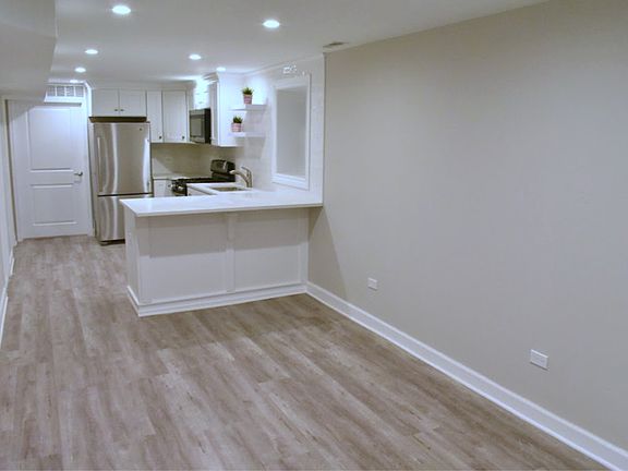 3rd image of 3833 N Whipple St #1