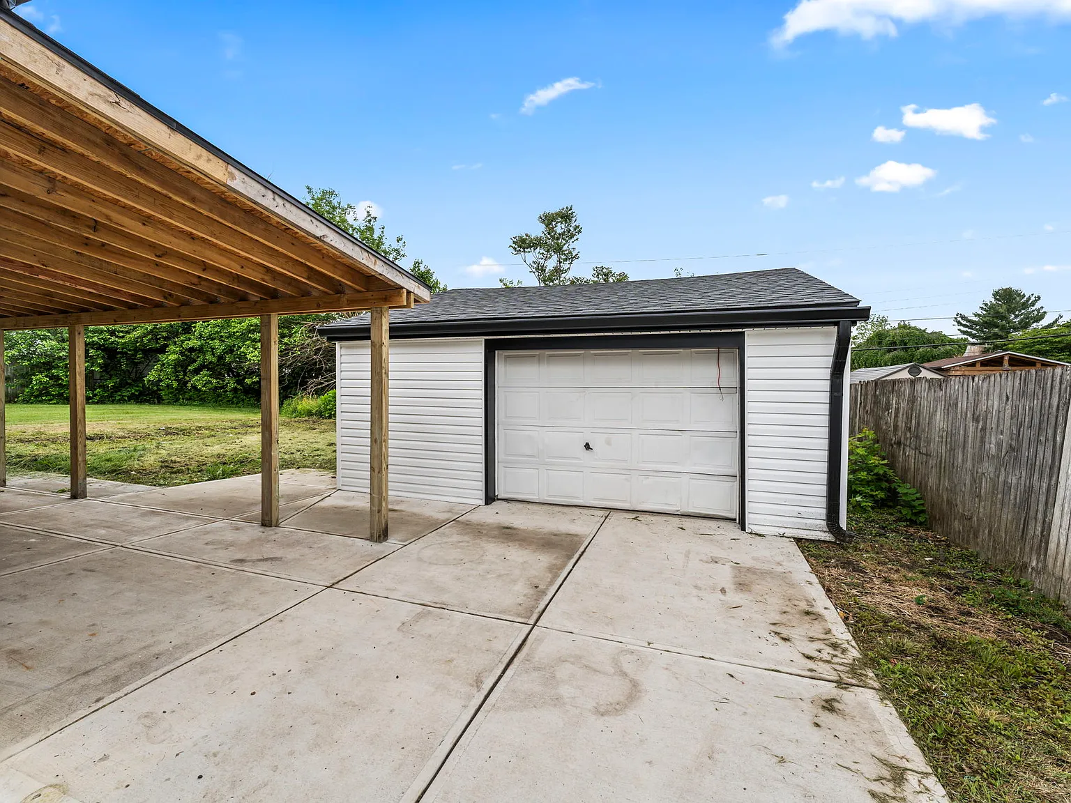 3 bed, 900 sqft, $1,500 — Photo 3