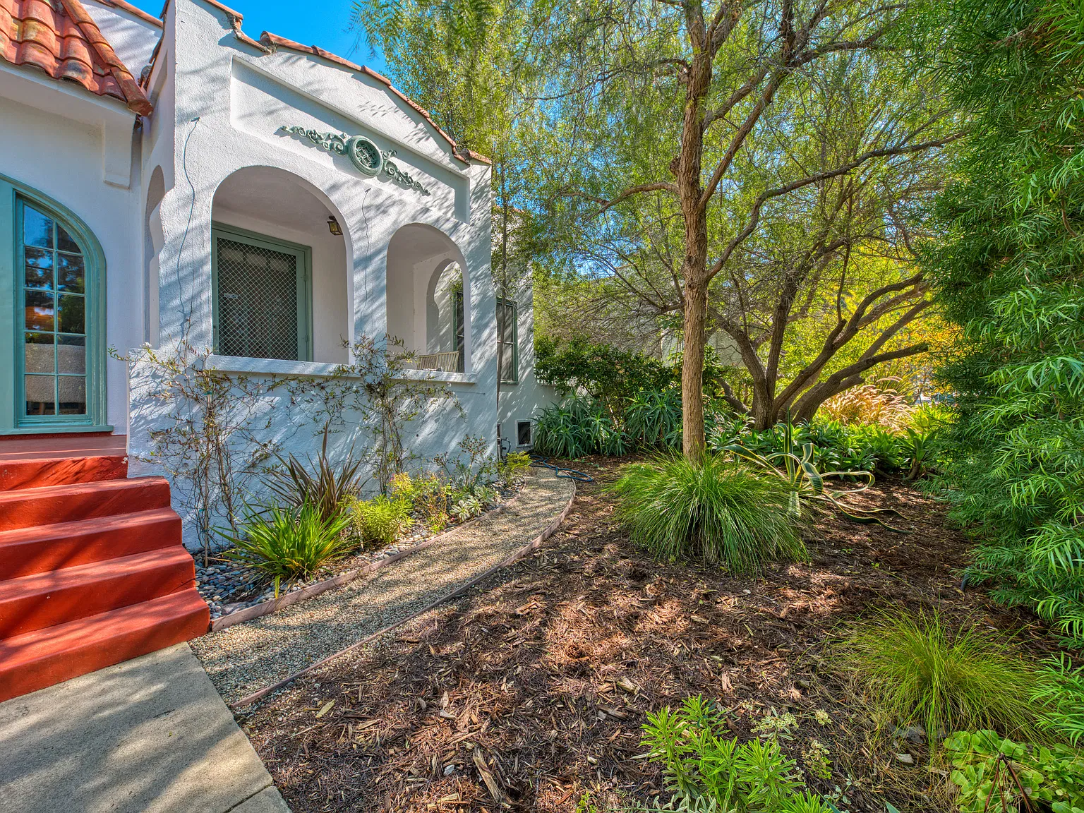 3 bed, 1450 sqft, $7,150 — Photo 3