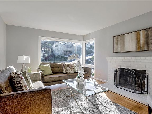 3rd image of 161 Madison Ave